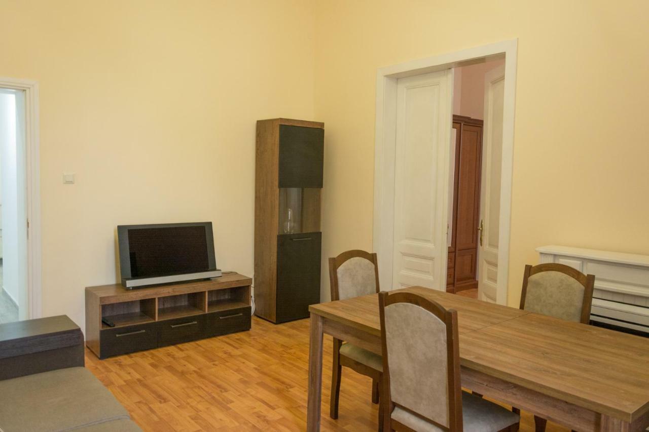 Apartment in the city centre Mukacheve Exterior photo